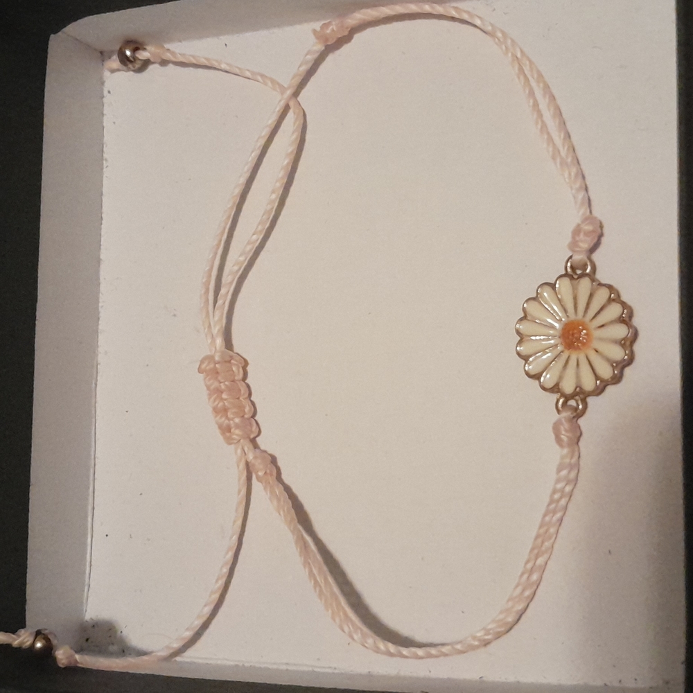Daisy charm adjustable bracelet